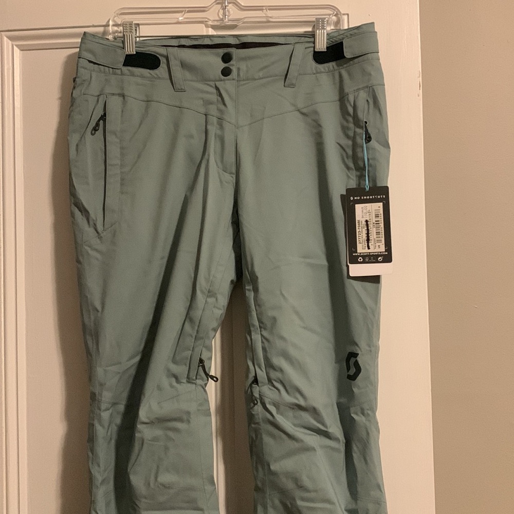 Scott Snowpants - Picture 2 of 7
